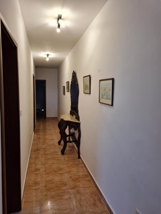 Lovely 3 Bedroom Unit With Own Entrance Gudja Kültér fotó